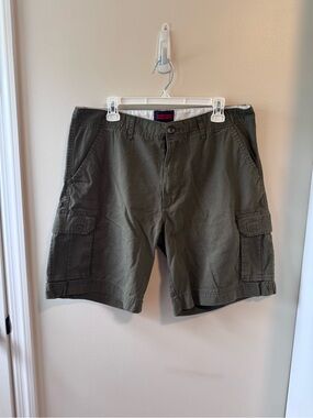 Architect Men's Cargo Shorts in Olive